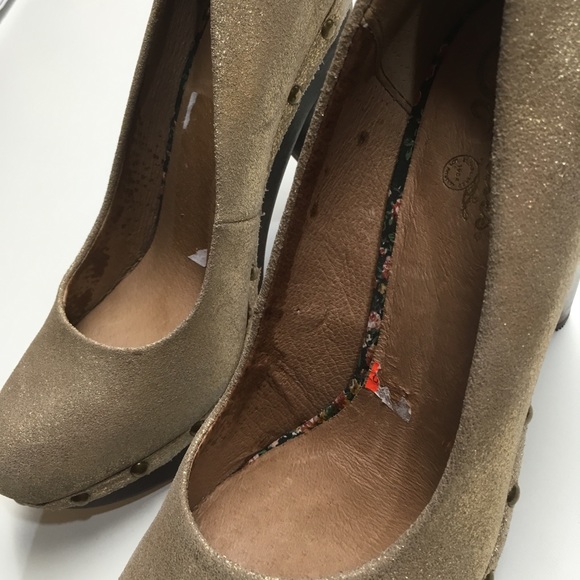 Sparkly Gold Seychelles Heels - Picture 7 of 8